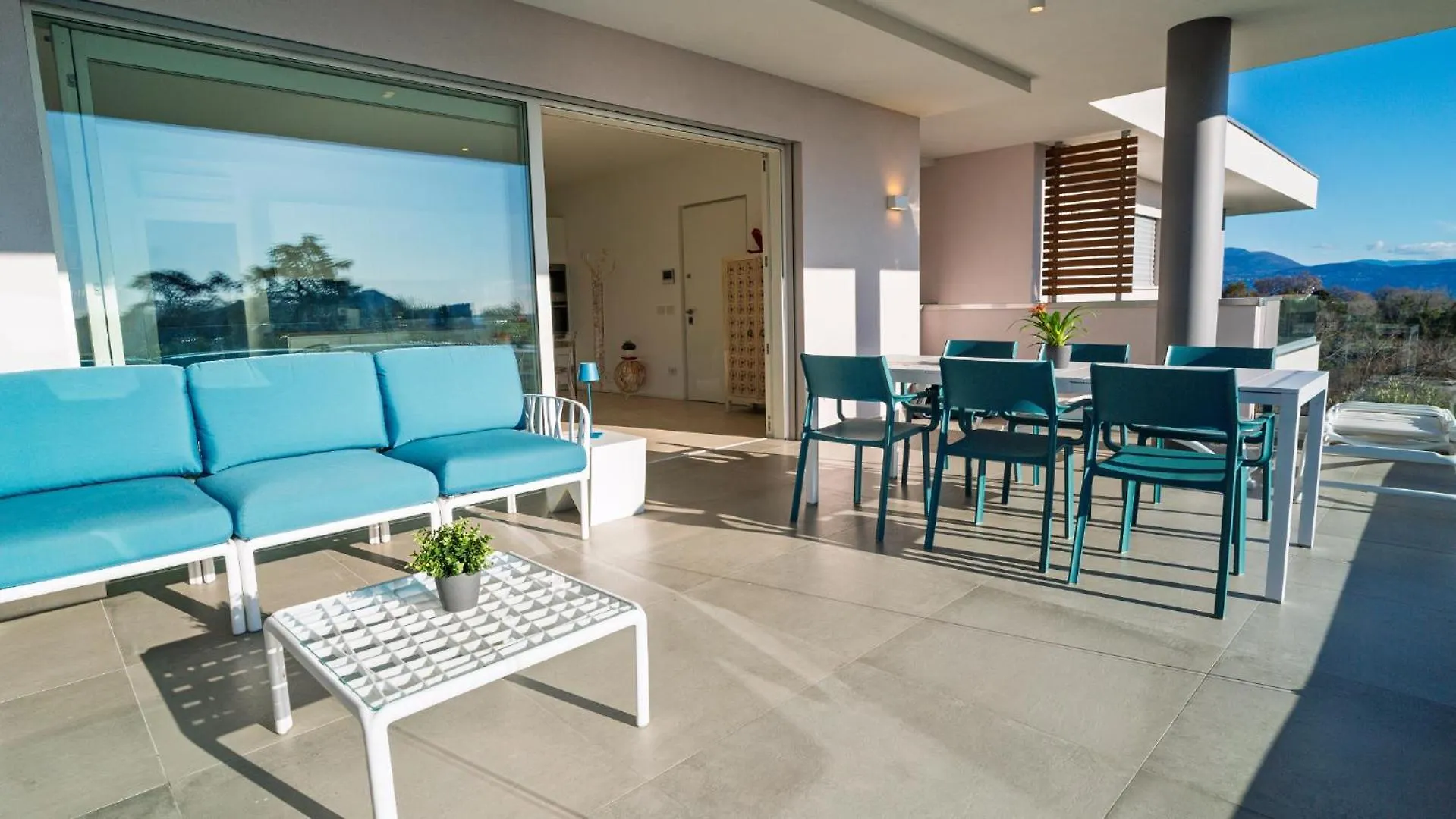 Garda Blue Luxury Apartment San Felice del Benaco 0*,  Italië