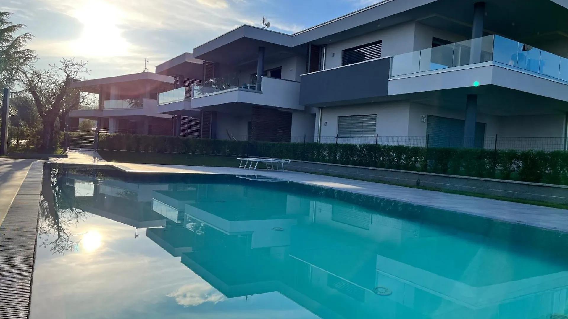 Garda Blue Luxury Apartment San Felice del Benaco 0*,  Italië